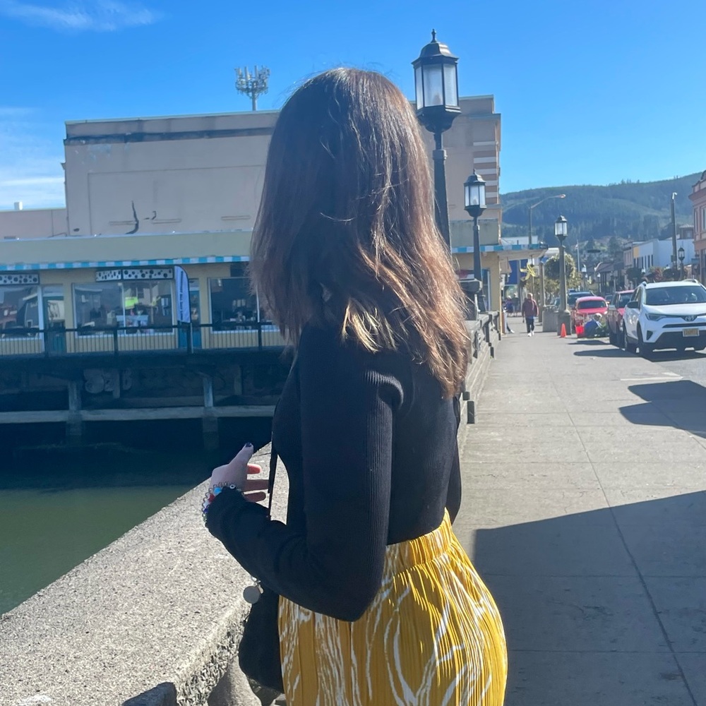Yellow and White Pleated Wide-Leg Pants - Picture 2 of 3